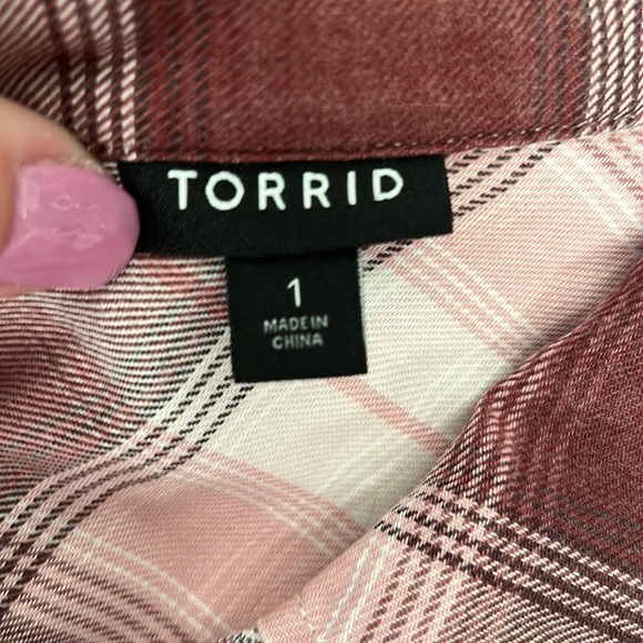 TORRID Plus Size Taylor Rayon Twill Button Down Shirt in Pink Plaid Size 1 - Picture 6 of 7